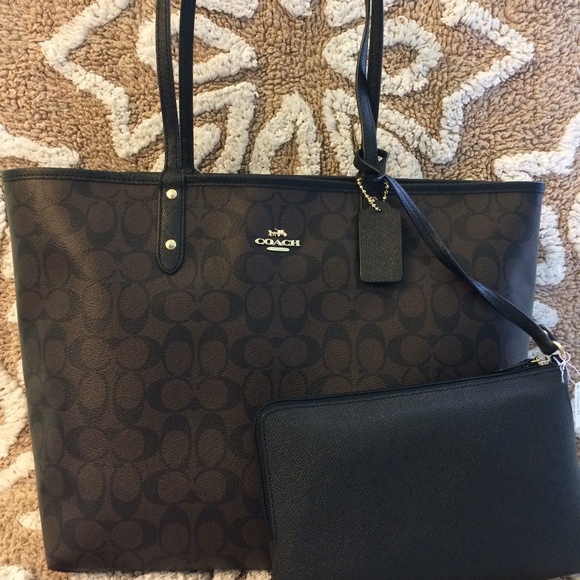 NWT COACH REVERSIBLE CITY TOTE IN SIGNATURE CANVAS - Picture 2 of 6